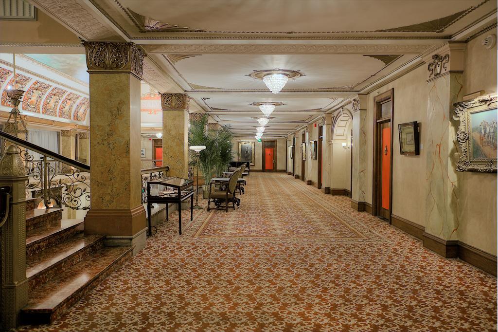 The Pfister Hotel Milwaukee Exterior photo
